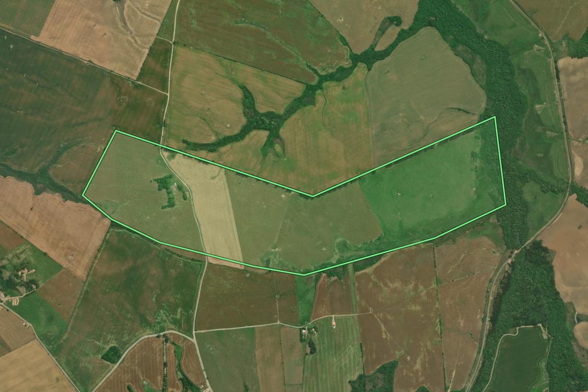Imagem de satélite do imóvel rural em Lapa (PR), com o contorno declarado no CAR desenhado por cima.