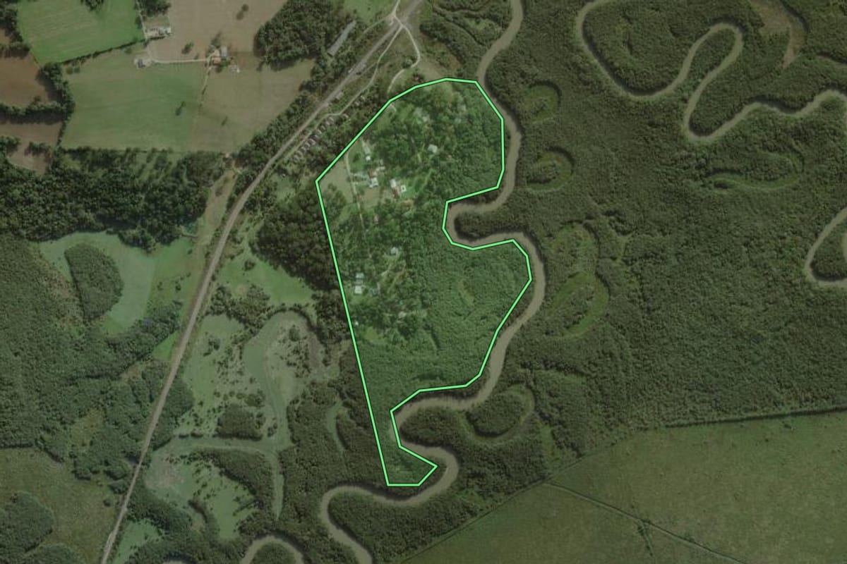 Imagem de satélite do imóvel rural em Lapa (PR), com o contorno declarado no CAR desenhado por cima.