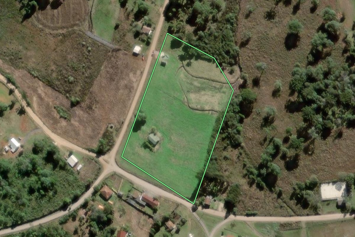 Imagem de satélite do imóvel rural em Lapa (PR), com o contorno declarado no CAR desenhado por cima.