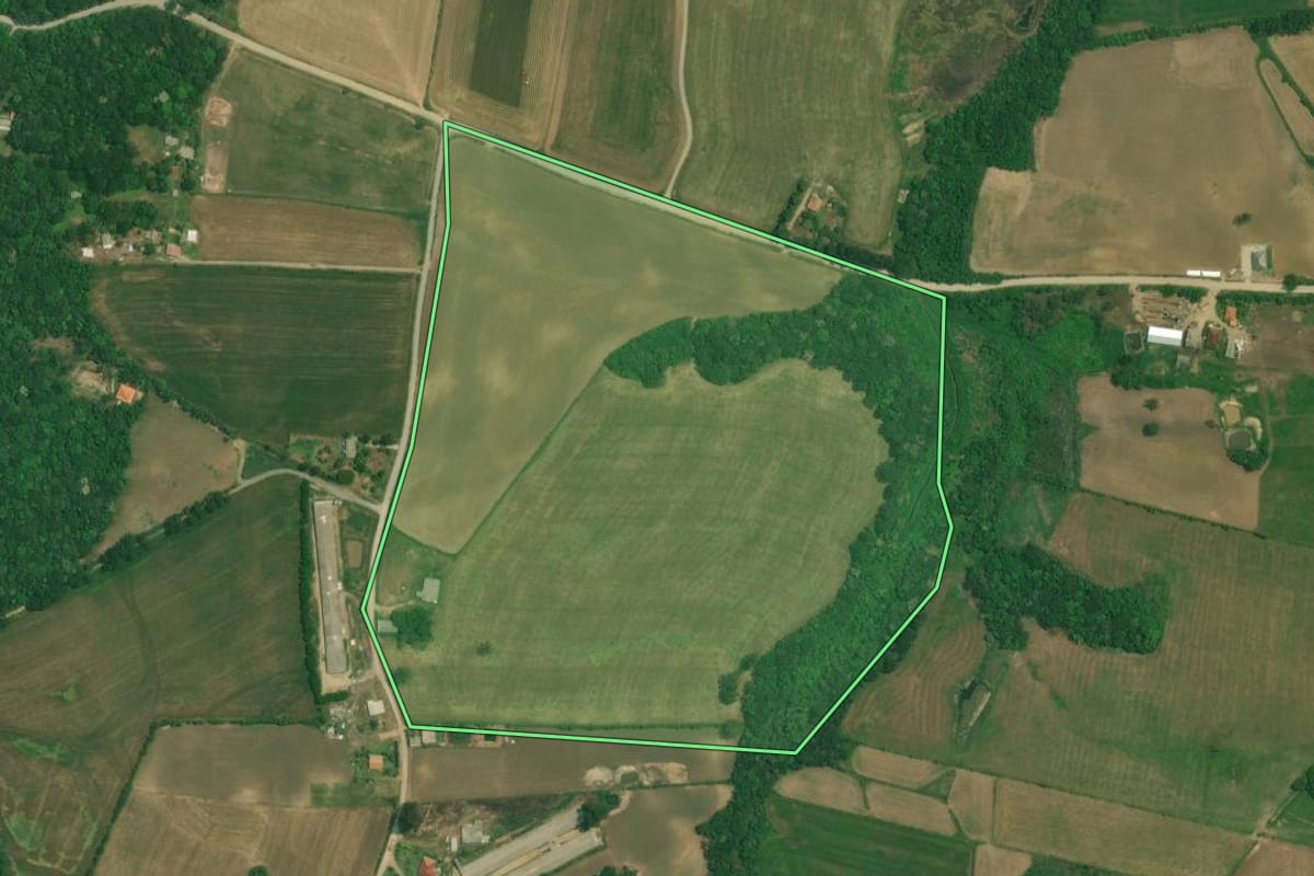 Imagem de satélite do imóvel rural em Lapa (PR), com o contorno declarado no CAR desenhado por cima.