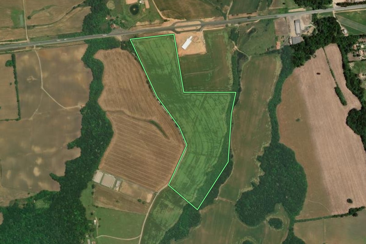 Imagem de satélite do imóvel rural em Lapa (PR), com o contorno declarado no CAR desenhado por cima.