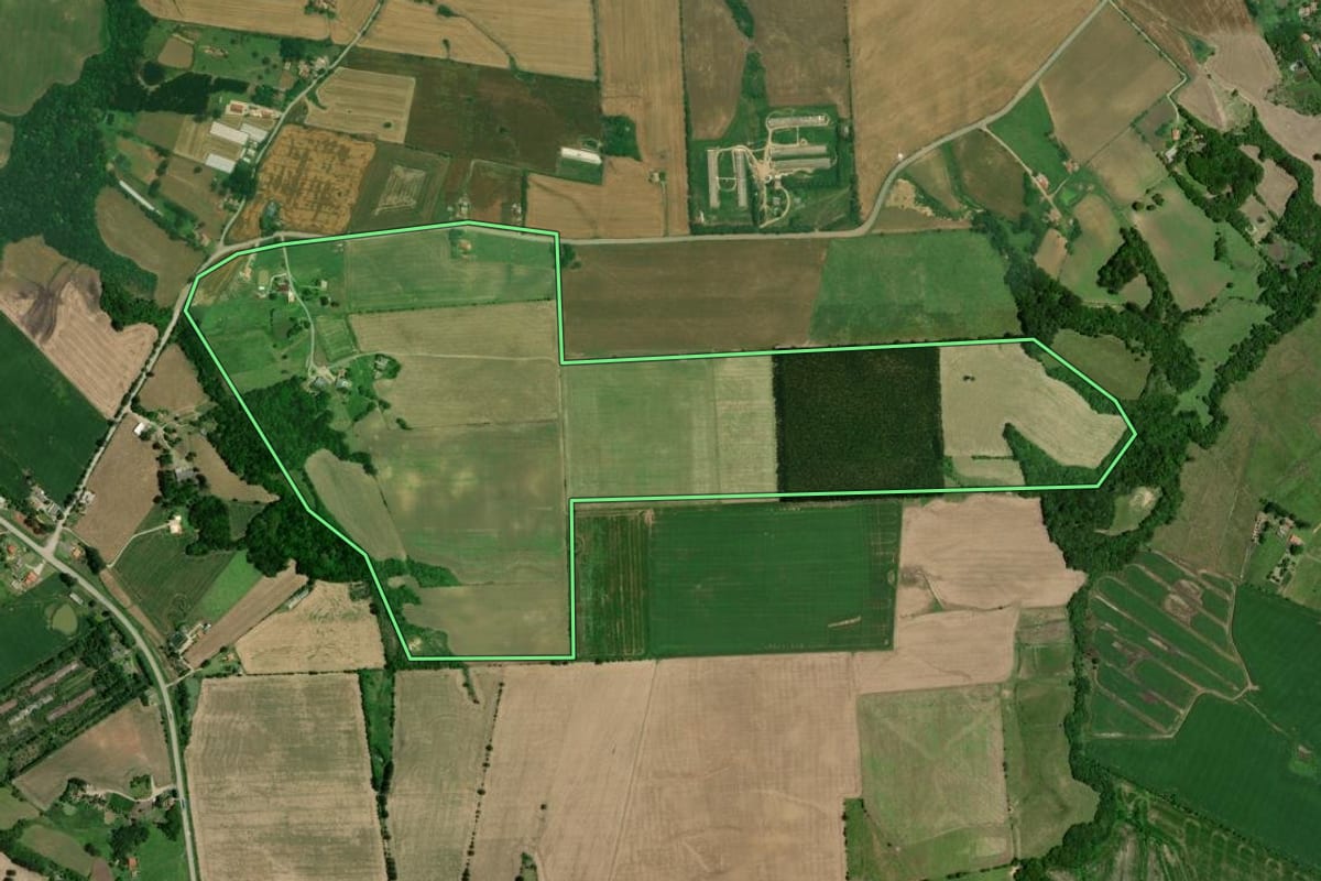 Imagem de satélite do imóvel rural em Lapa (PR), com o contorno declarado no CAR desenhado por cima.