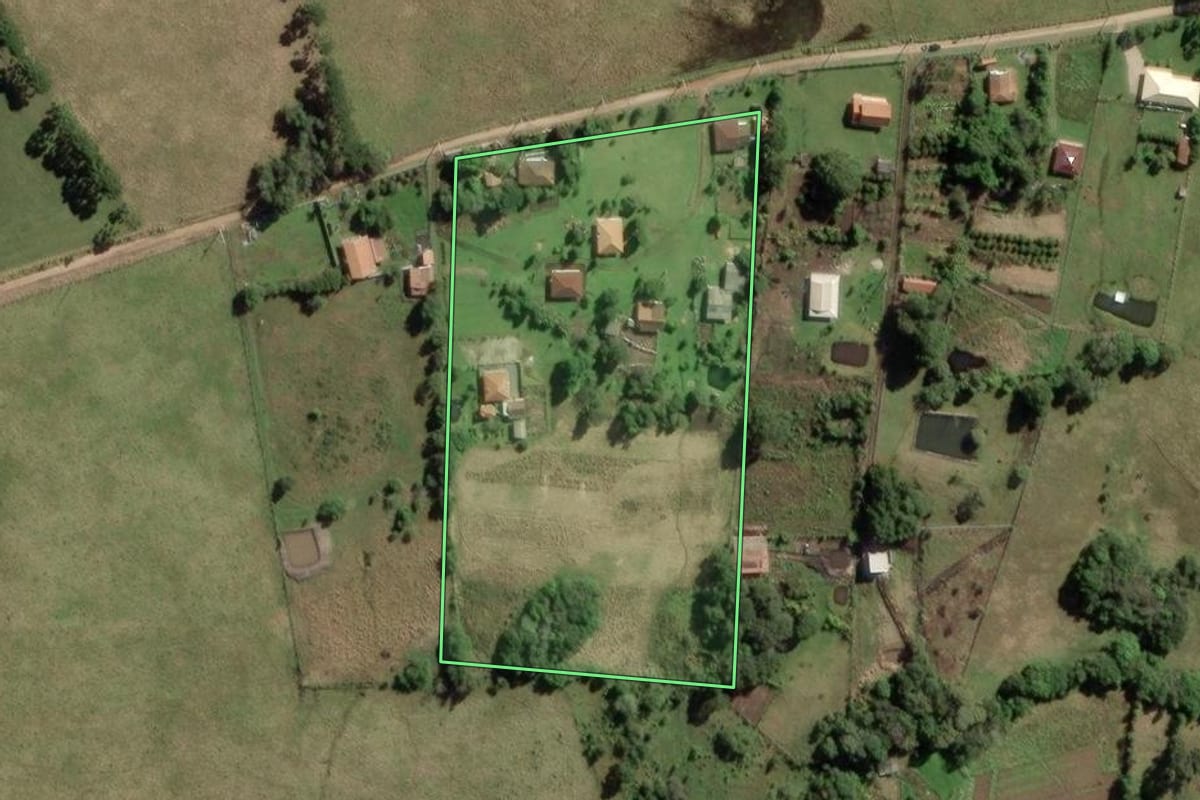 Imagem de satélite do imóvel rural em Lapa (PR), com o contorno declarado no CAR desenhado por cima.