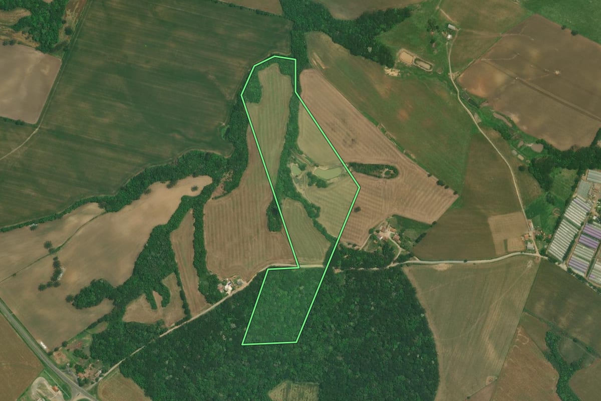Imagem de satélite do imóvel rural em Lapa (PR), com o contorno declarado no CAR desenhado por cima.