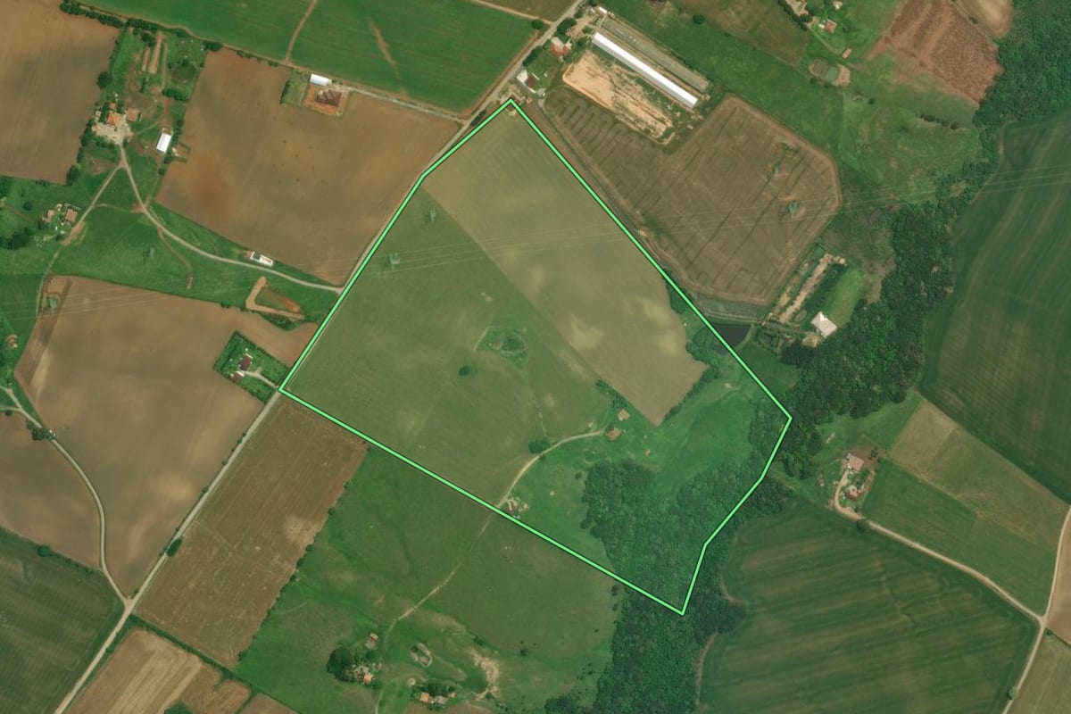 Imagem de satélite do imóvel rural em Lapa (PR), com o contorno declarado no CAR desenhado por cima.