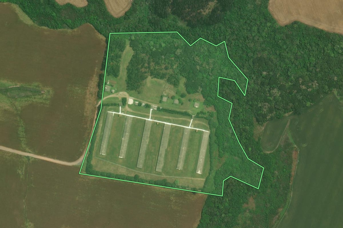 Imagem de satélite do imóvel rural em Lapa (PR), com o contorno declarado no CAR desenhado por cima.