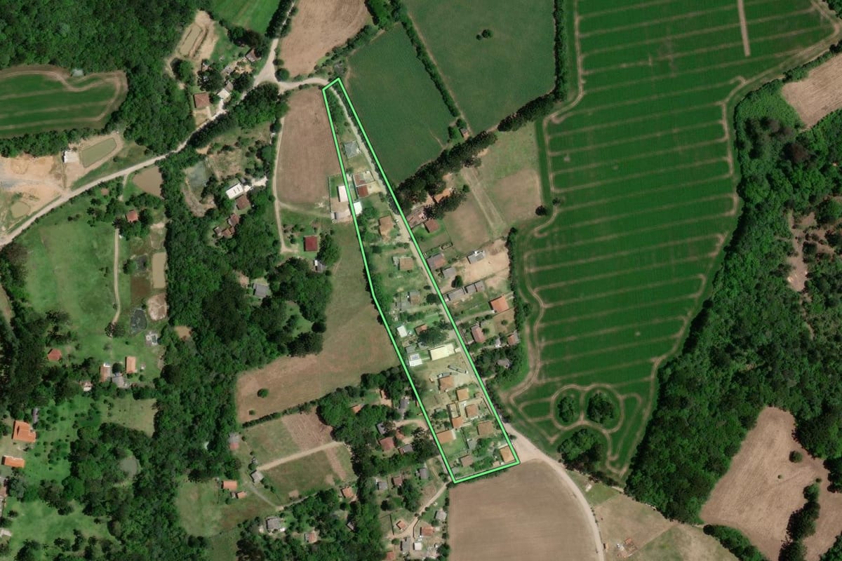 Imagem de satélite do imóvel rural em Lapa (PR), com o contorno declarado no CAR desenhado por cima.