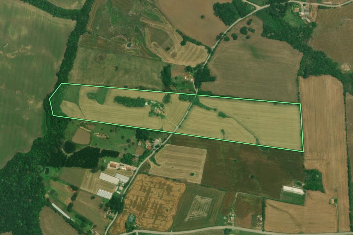 Imagem de satélite do imóvel rural em Lapa (PR), com o contorno declarado no CAR desenhado por cima.