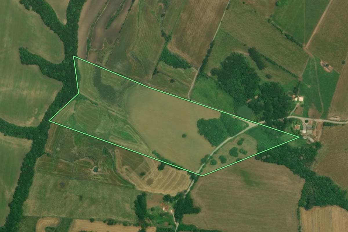 Imagem de satélite do imóvel rural em Lapa (PR), com o contorno declarado no CAR desenhado por cima.
