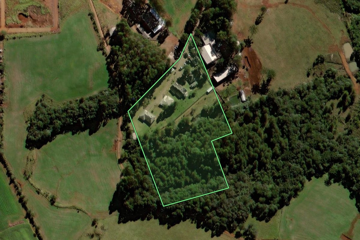 Imagem de satélite do imóvel rural em Laranjeiras do Sul (PR), com o contorno declarado no CAR desenhado por cima.