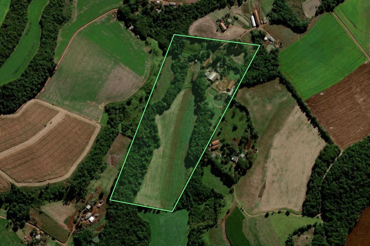 Imagem de satélite do imóvel rural em Laranjeiras do Sul (PR), com o contorno declarado no CAR desenhado por cima.