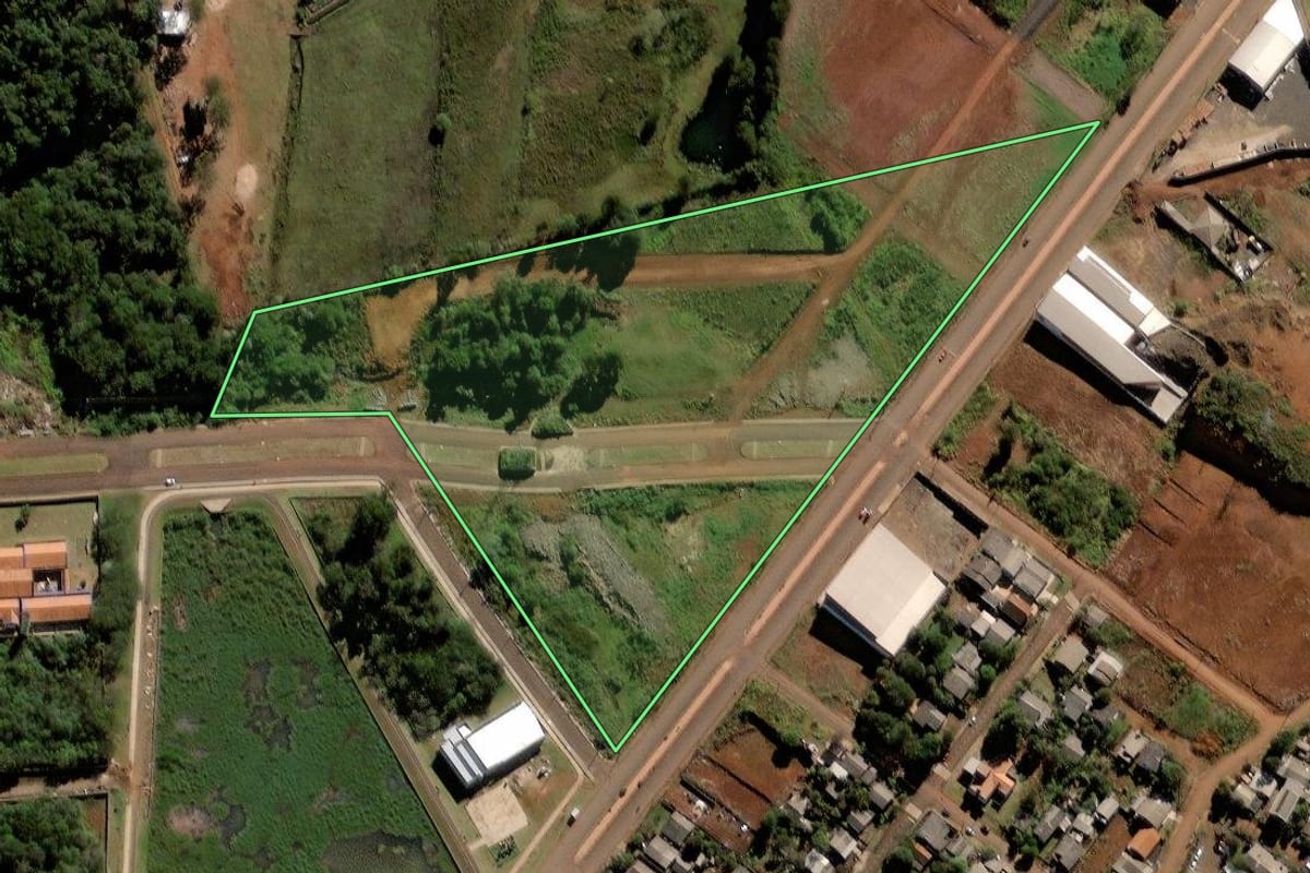 Imagem de satélite do imóvel rural em Laranjeiras do Sul (PR), com o contorno declarado no CAR desenhado por cima.
