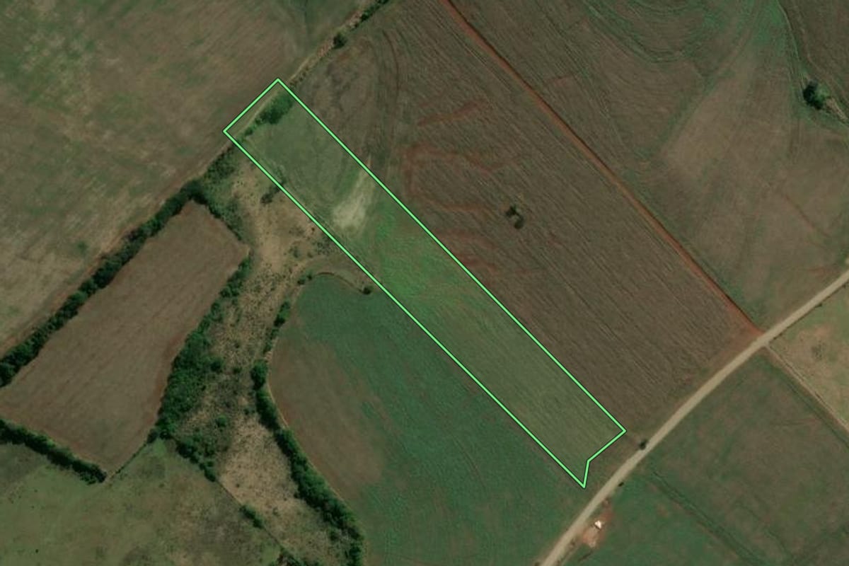 Imagem de satélite do imóvel rural em Leópolis (PR), com o contorno declarado no CAR desenhado por cima.