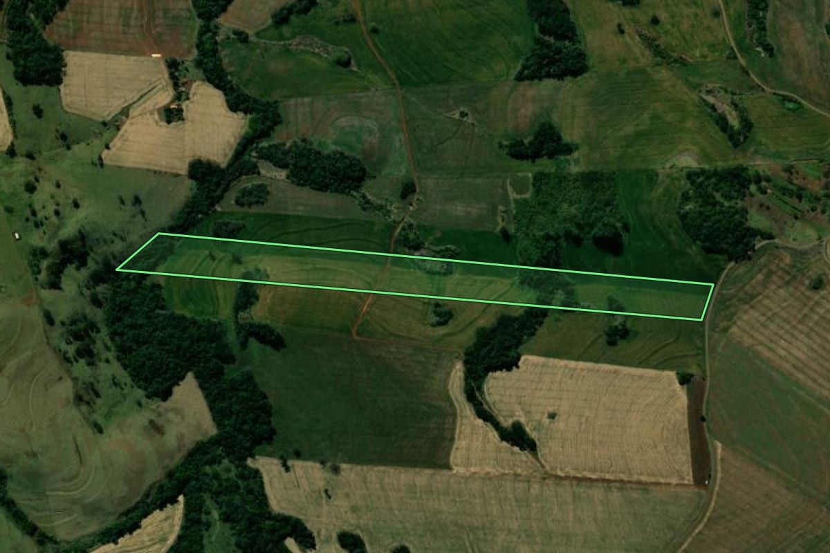 Imagem de satélite do imóvel rural em Lidianópolis (PR), com o contorno declarado no CAR desenhado por cima.
