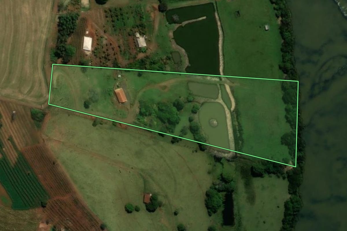 Imagem de satélite do imóvel rural em Lidianópolis (PR), com o contorno declarado no CAR desenhado por cima.