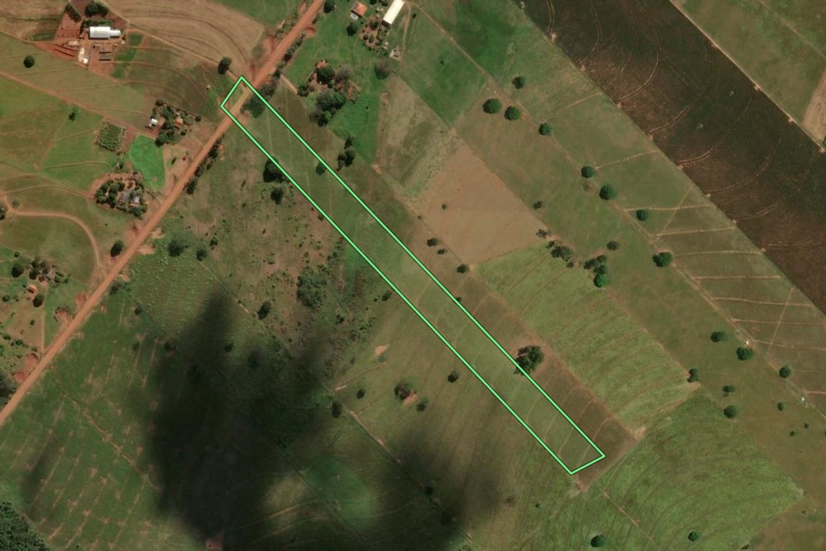 Imagem de satélite do imóvel rural em Loanda (PR), com o contorno declarado no CAR desenhado por cima.