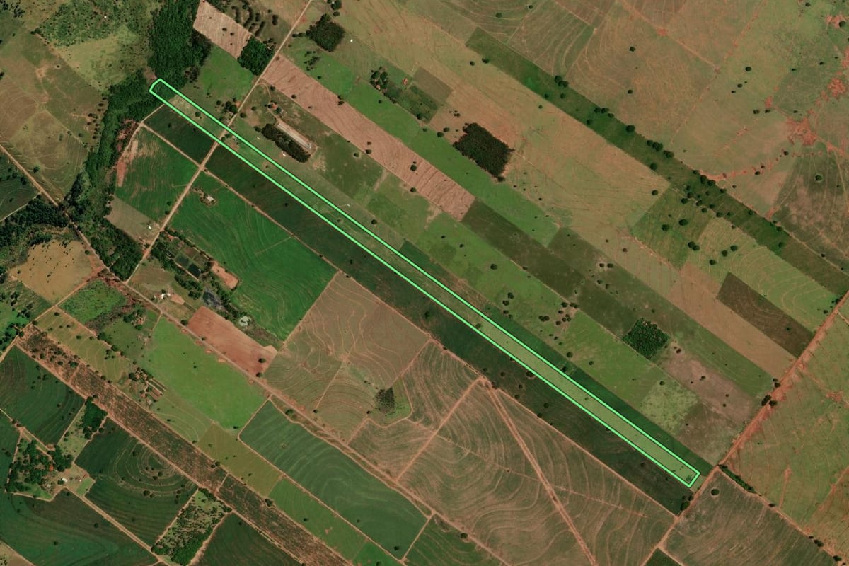 Imagem de satélite do imóvel rural em Loanda (PR), com o contorno declarado no CAR desenhado por cima.
