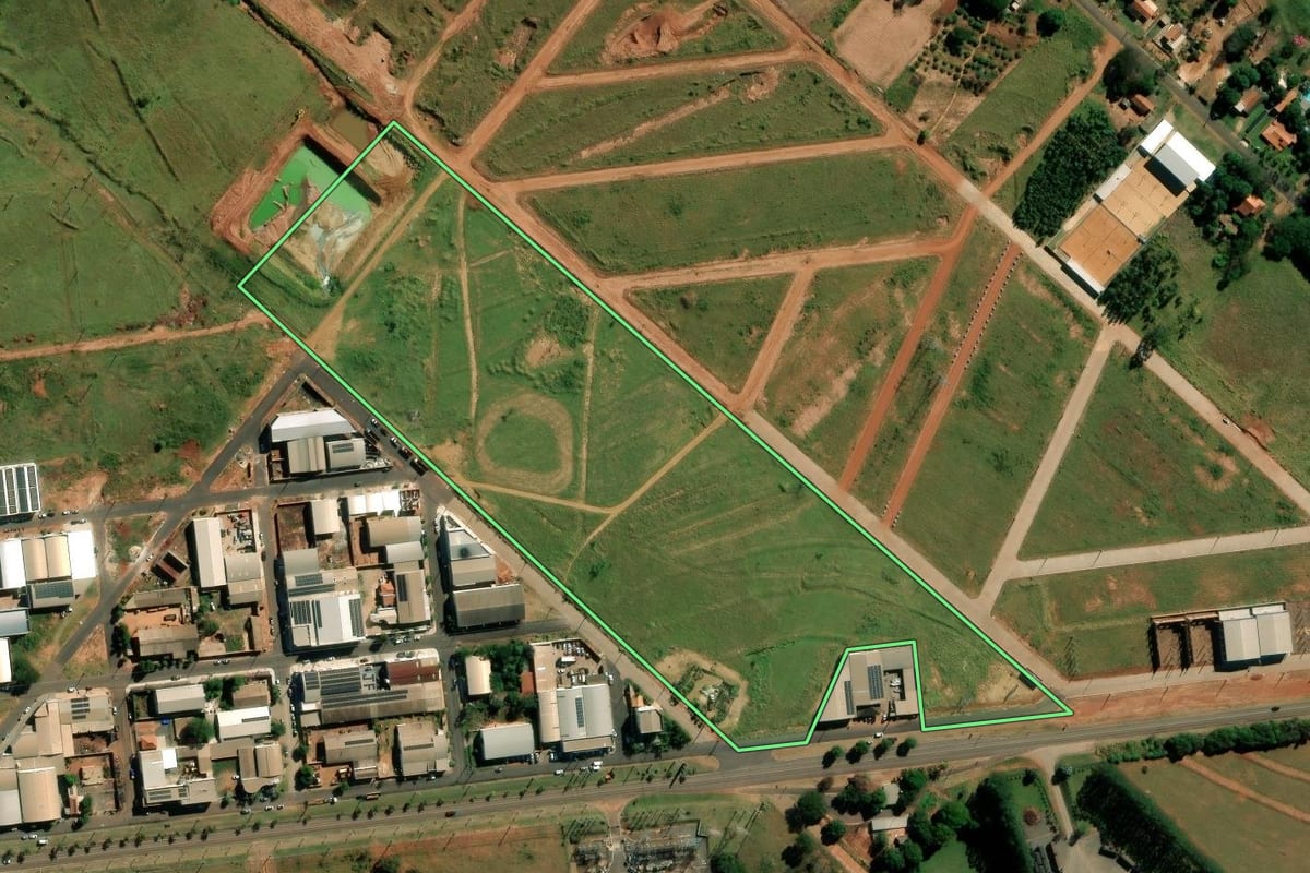 Imagem de satélite do imóvel rural em Loanda (PR), com o contorno declarado no CAR desenhado por cima.