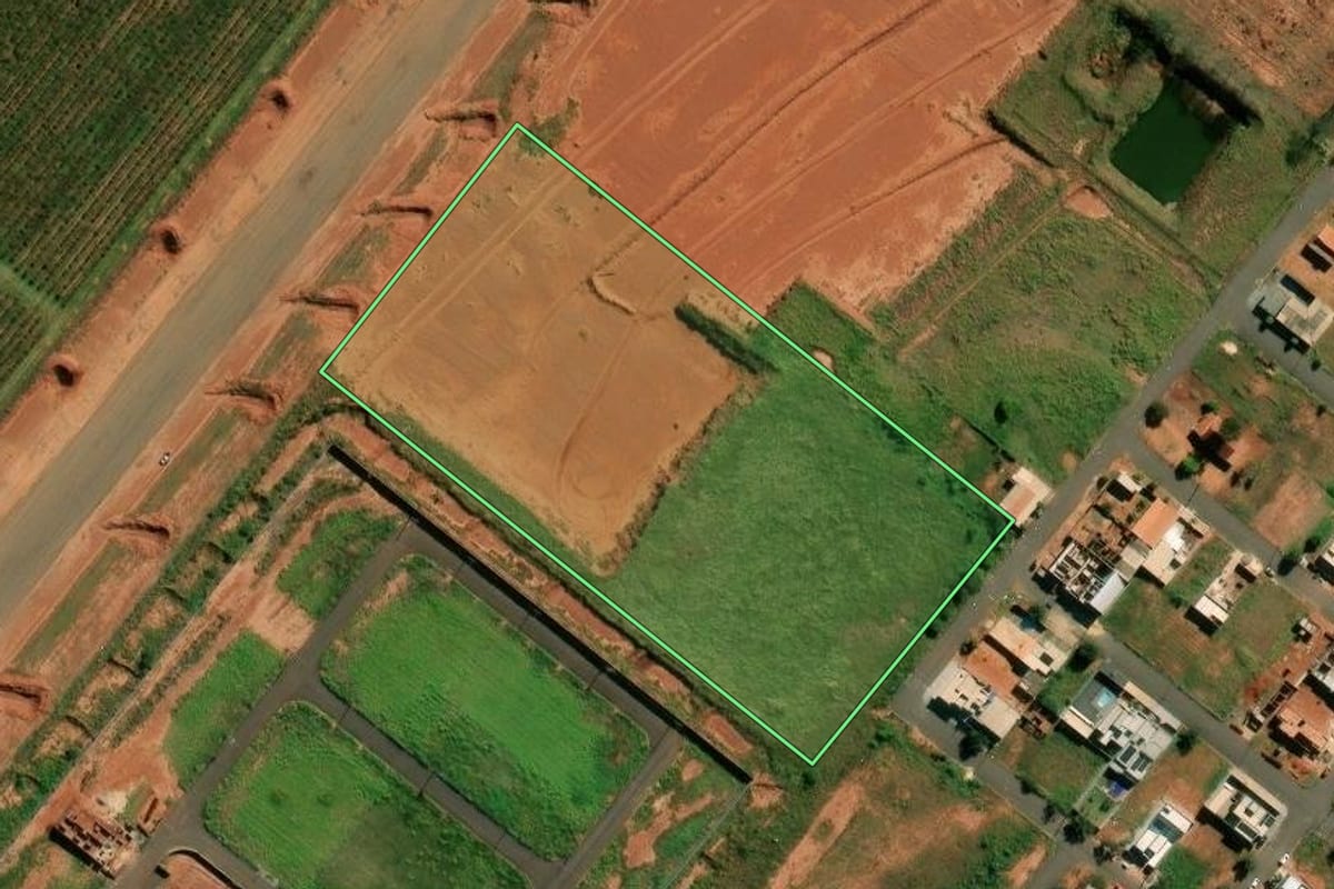 Imagem de satélite do imóvel rural em Loanda (PR), com o contorno declarado no CAR desenhado por cima.