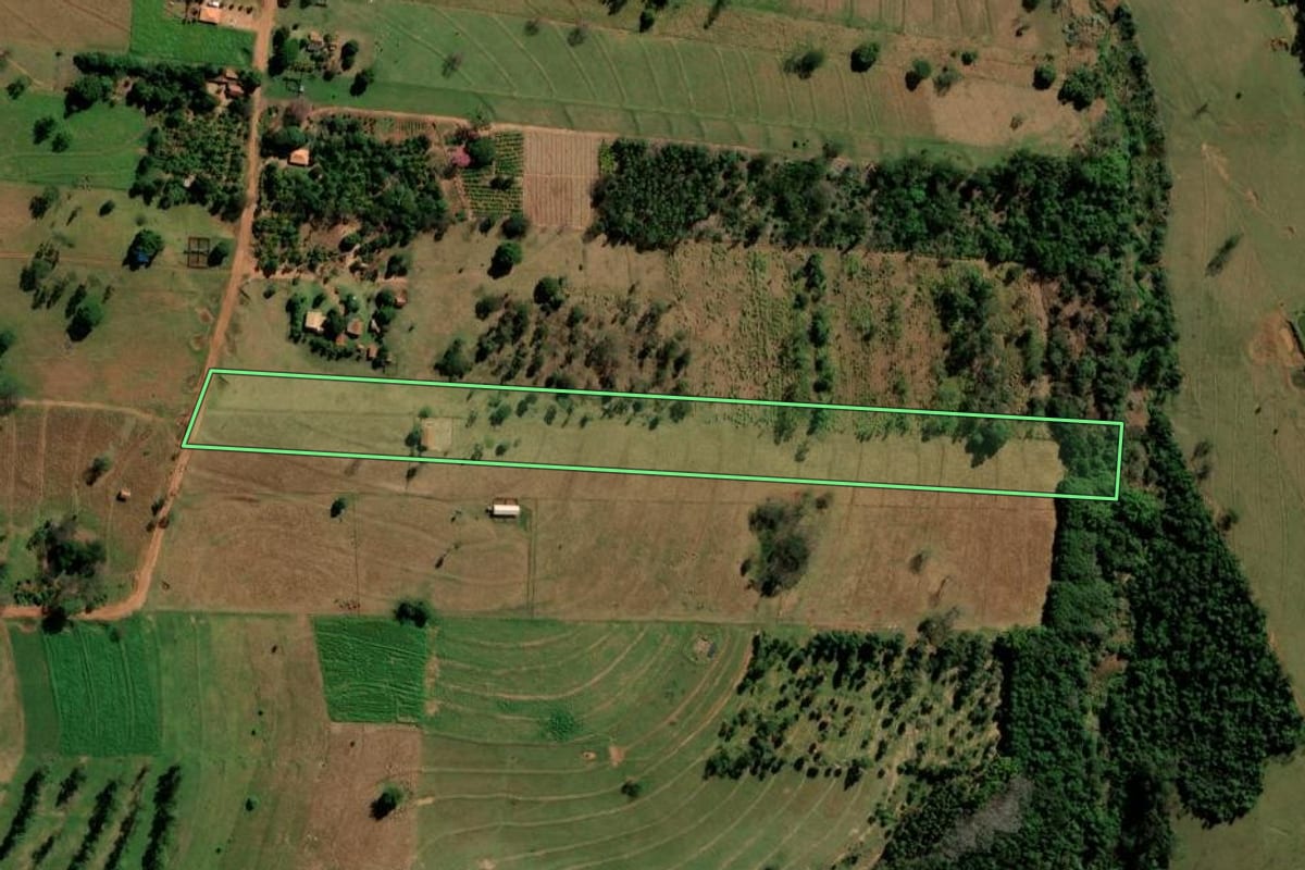 Imagem de satélite do imóvel rural em Loanda (PR), com o contorno declarado no CAR desenhado por cima.