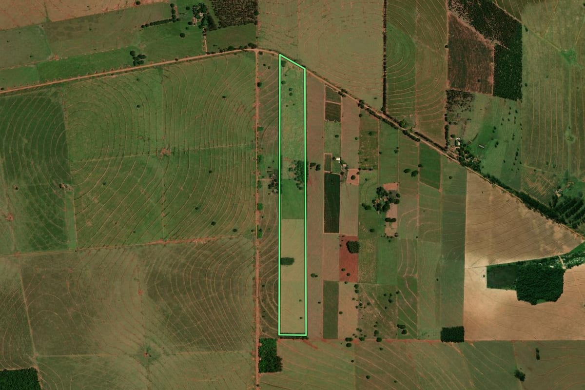 Imagem de satélite do imóvel rural em Loanda (PR), com o contorno declarado no CAR desenhado por cima.