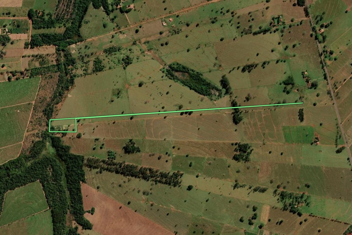 Imagem de satélite do imóvel rural em Loanda (PR), com o contorno declarado no CAR desenhado por cima.
