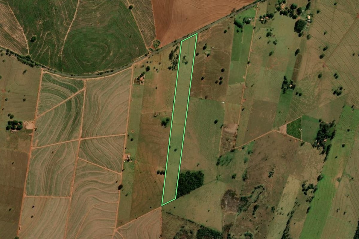 Imagem de satélite do imóvel rural em Loanda (PR), com o contorno declarado no CAR desenhado por cima.
