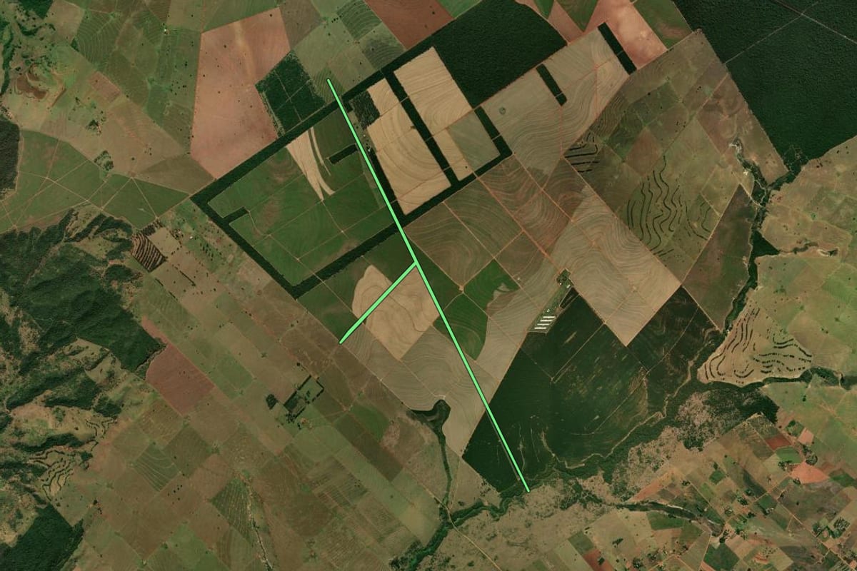 Imagem de satélite do imóvel rural em Loanda (PR), com o contorno declarado no CAR desenhado por cima.