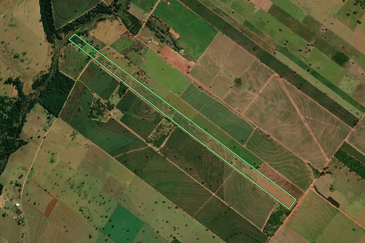 Imagem de satélite do imóvel rural em Loanda (PR), com o contorno declarado no CAR desenhado por cima.