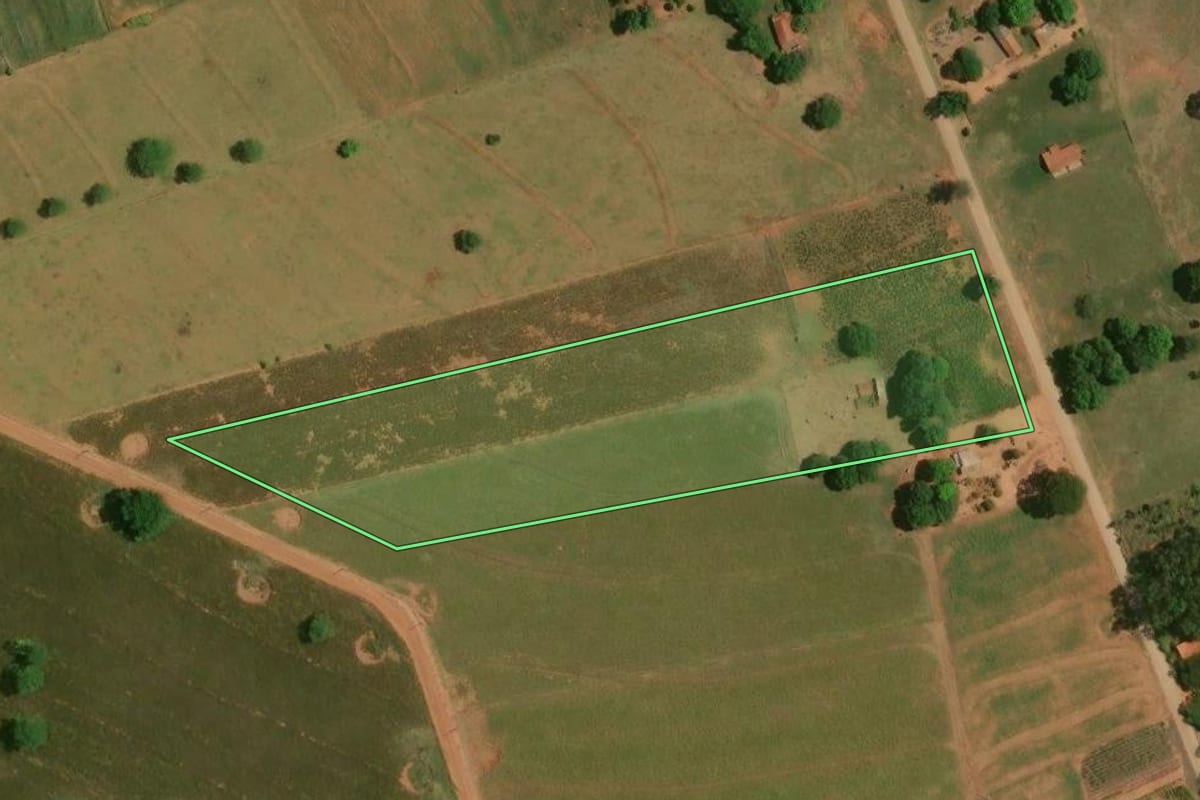 Imagem de satélite do imóvel rural em Loanda (PR), com o contorno declarado no CAR desenhado por cima.