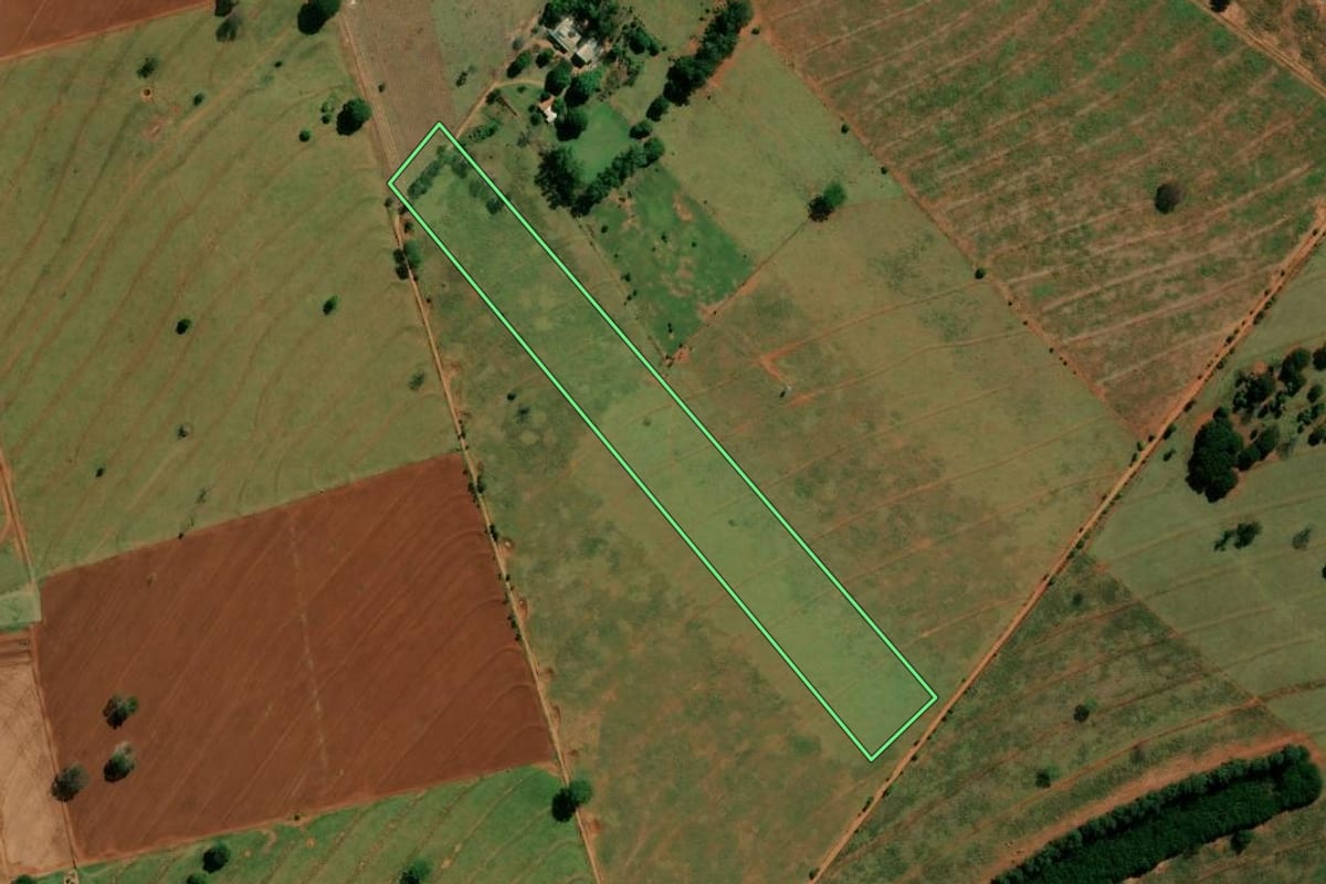 Imagem de satélite do imóvel rural em Loanda (PR), com o contorno declarado no CAR desenhado por cima.