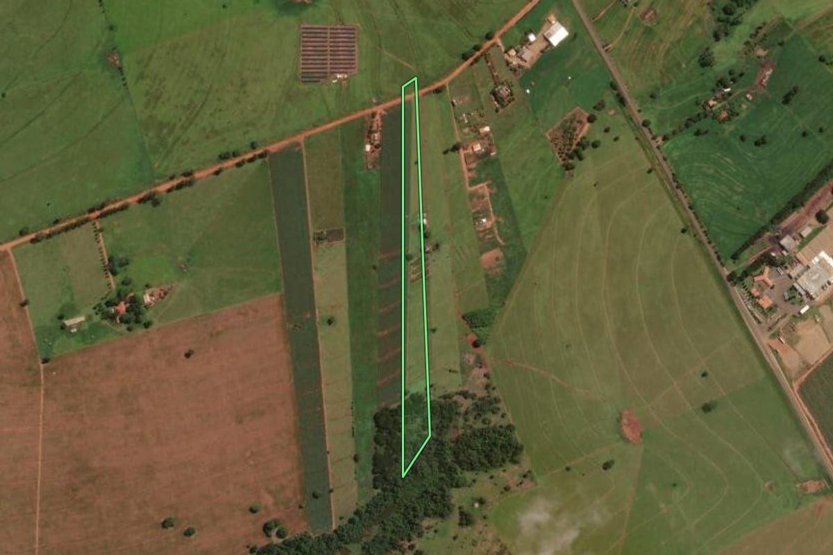 Imagem de satélite do imóvel rural em Lobato (PR), com o contorno declarado no CAR desenhado por cima.