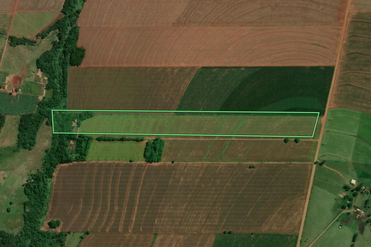 Imagem de satélite do imóvel rural em Lobato (PR), com o contorno declarado no CAR desenhado por cima.