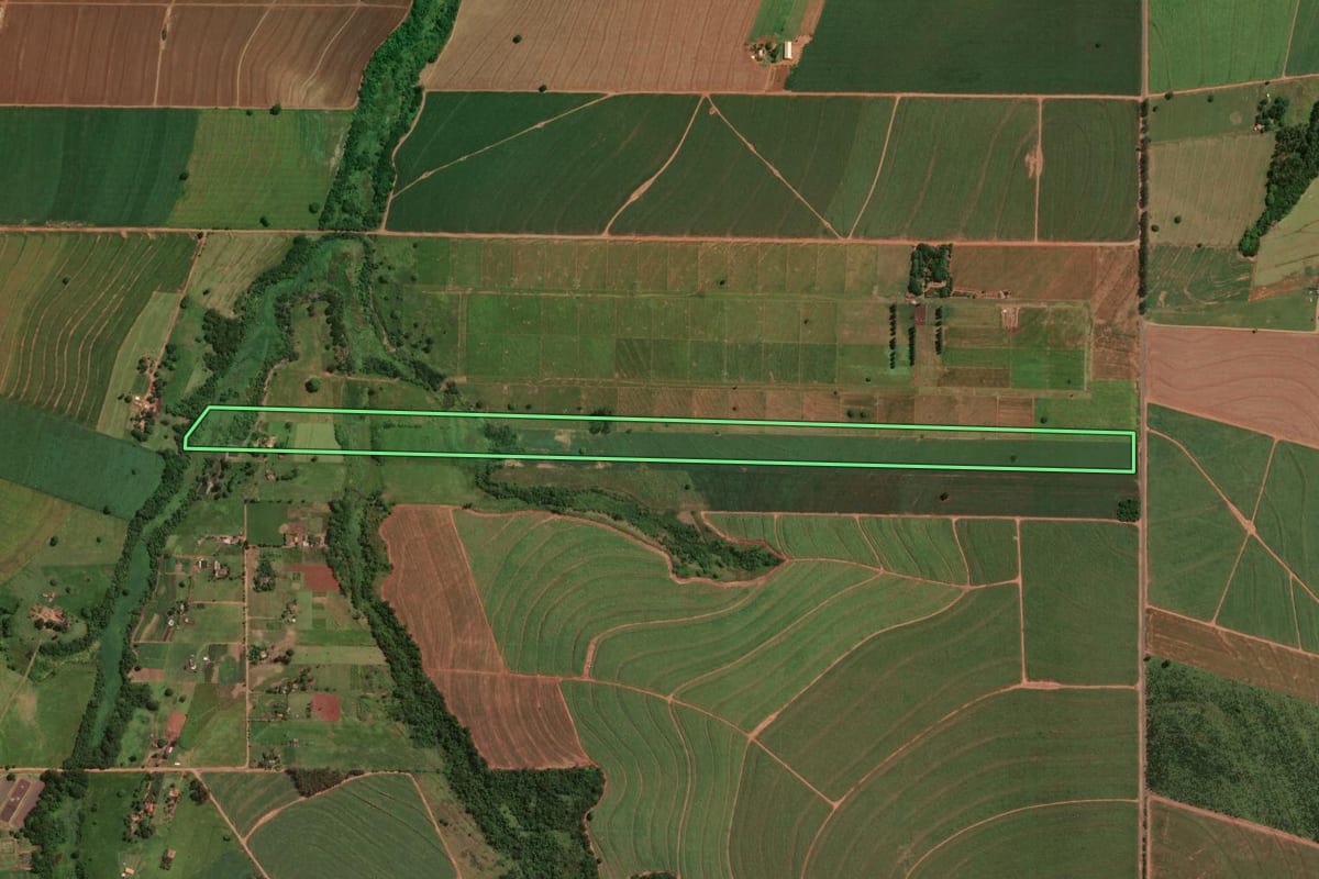 Imagem de satélite do imóvel rural em Lobato (PR), com o contorno declarado no CAR desenhado por cima.