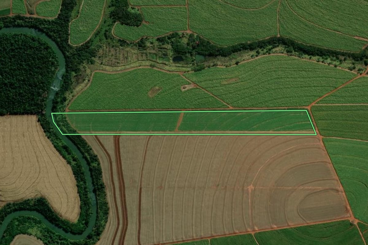 Imagem de satélite do imóvel rural em Lobato (PR), com o contorno declarado no CAR desenhado por cima.