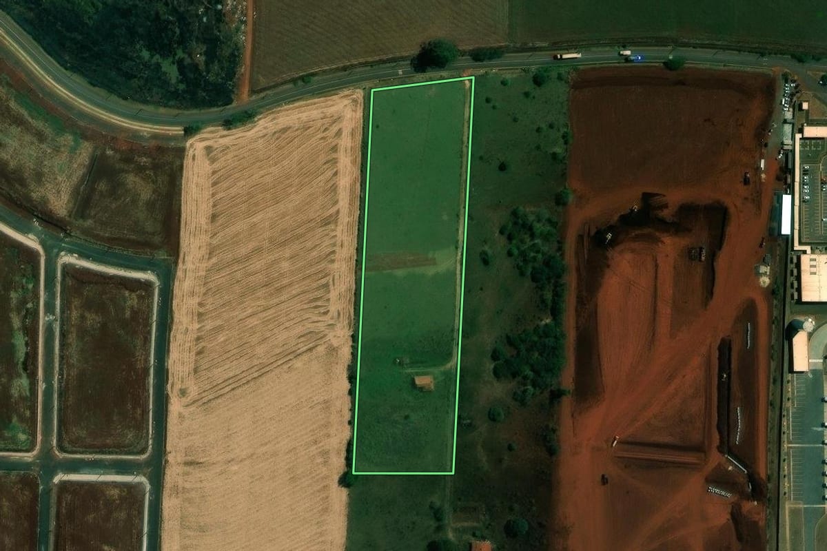 Imagem de satélite do imóvel rural em Londrina (PR), com o contorno declarado no CAR desenhado por cima.
