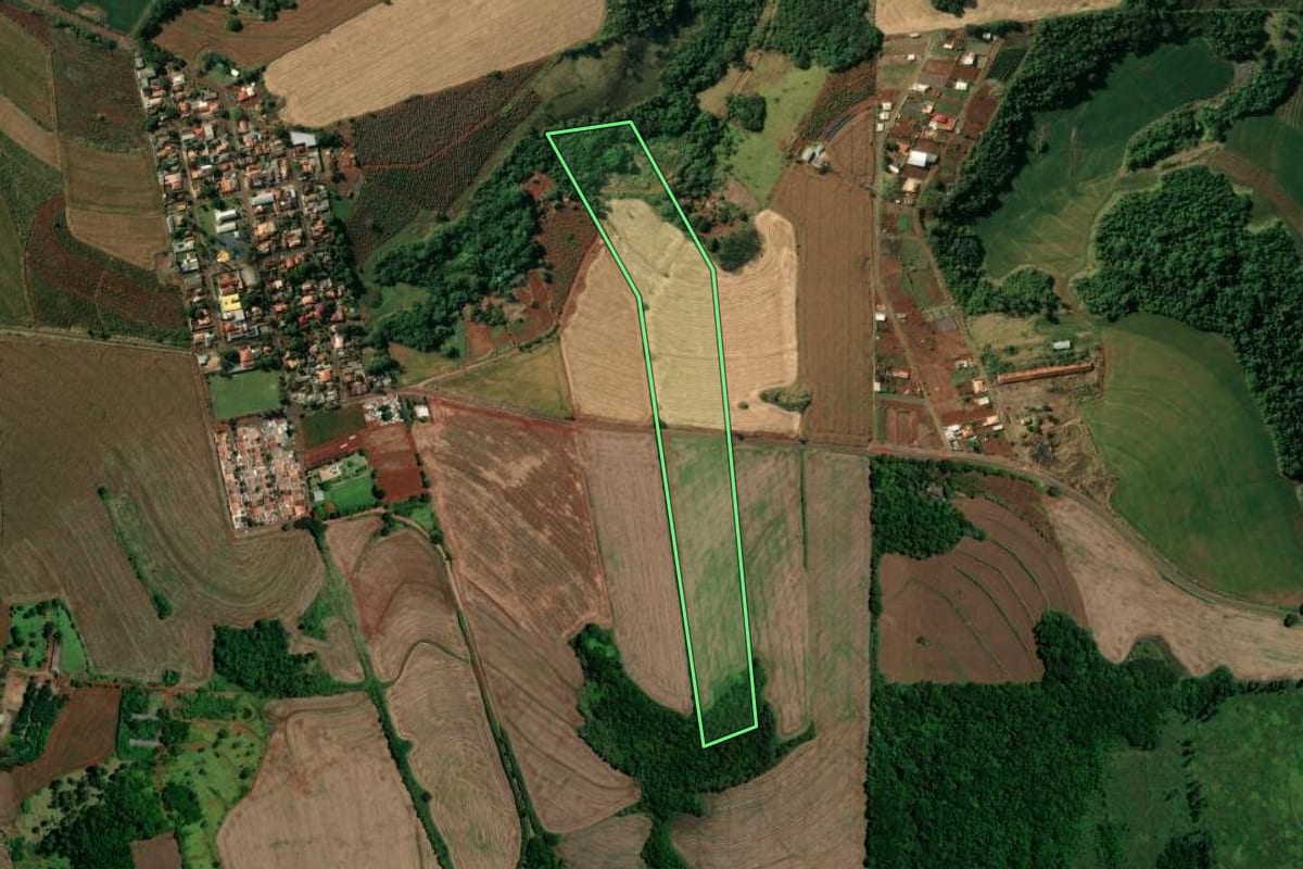 Imagem de satélite do imóvel rural em Londrina (PR), com o contorno declarado no CAR desenhado por cima.