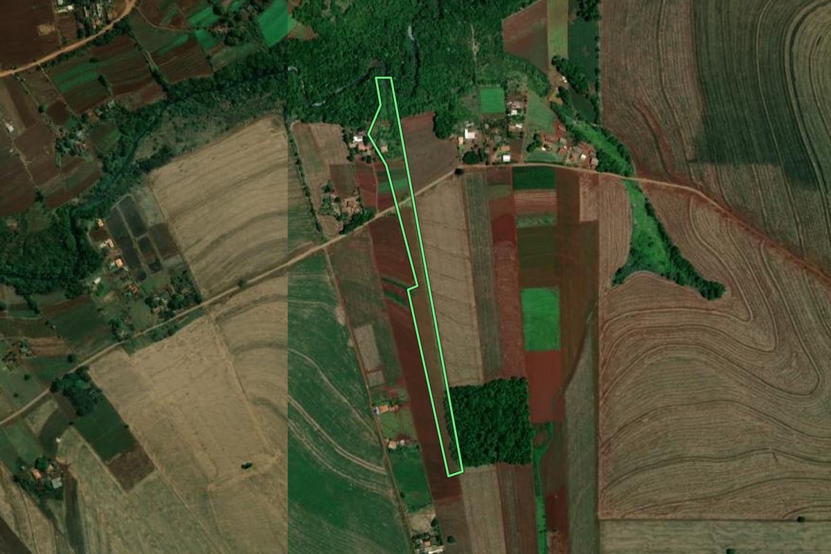Imagem de satélite do imóvel rural em Londrina (PR), com o contorno declarado no CAR desenhado por cima.