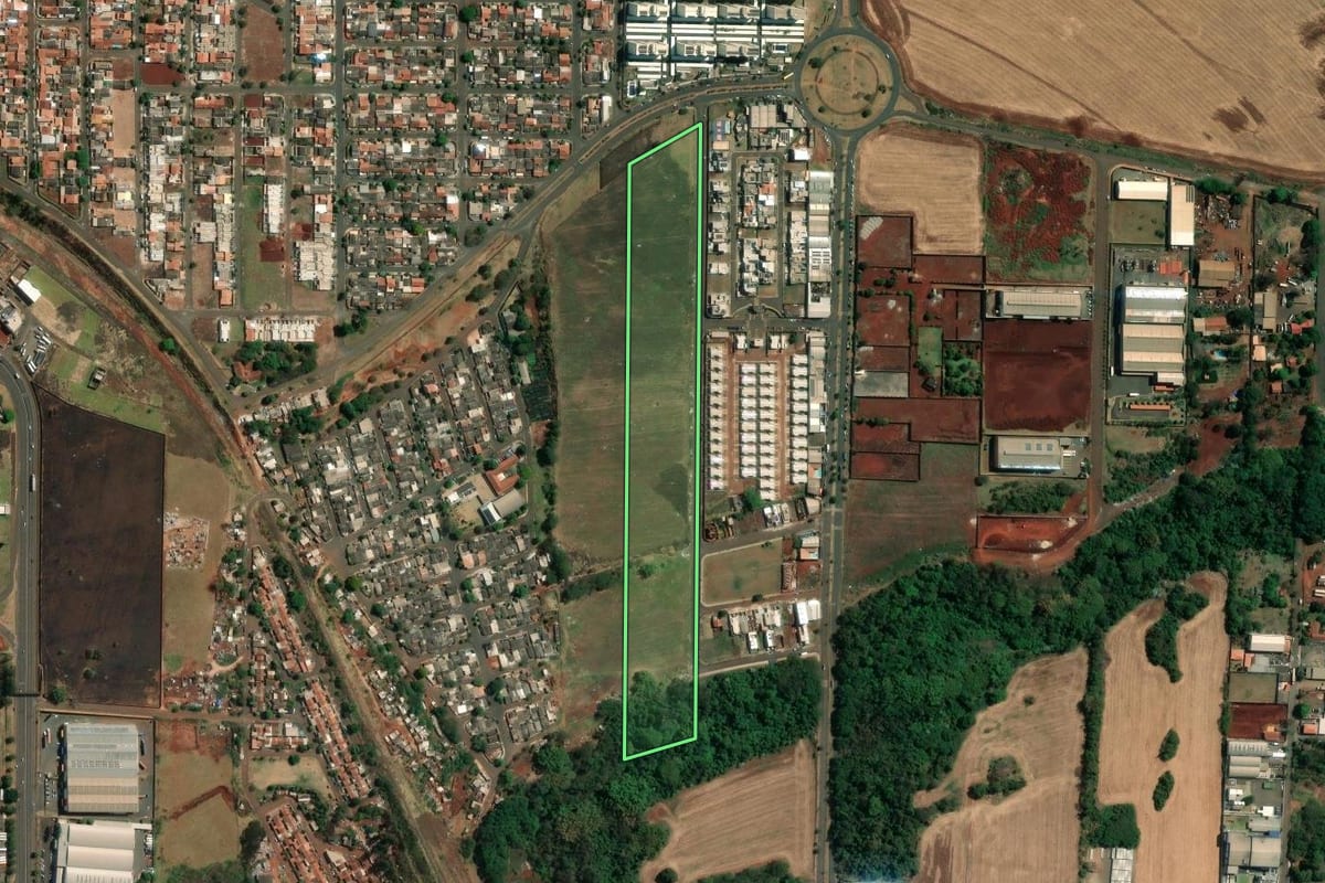 Imagem de satélite do imóvel rural em Londrina (PR), com o contorno declarado no CAR desenhado por cima.