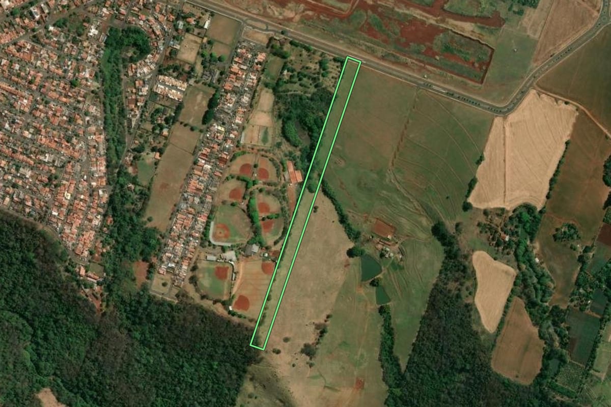 Imagem de satélite do imóvel rural em Londrina (PR), com o contorno declarado no CAR desenhado por cima.