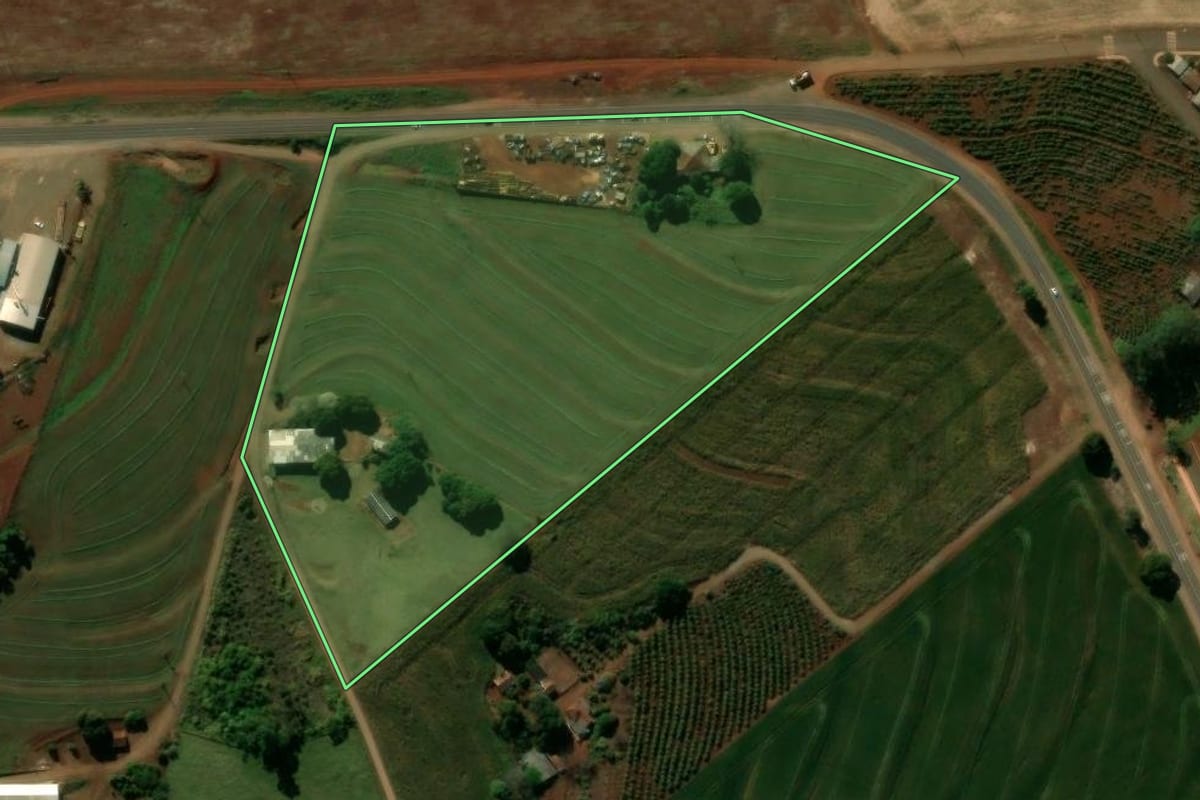Imagem de satélite do imóvel rural em Lunardelli (PR), com o contorno declarado no CAR desenhado por cima.