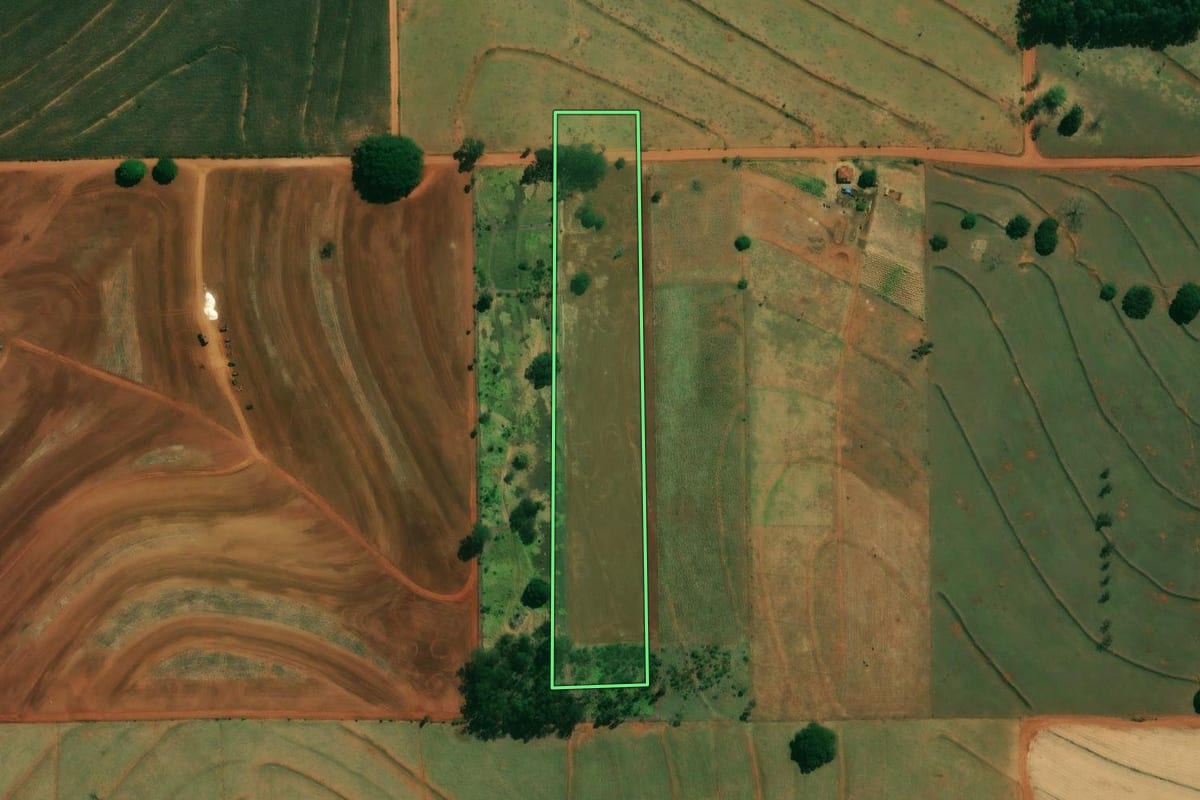 Imagem de satélite do imóvel rural em Lupionópolis (PR), com o contorno declarado no CAR desenhado por cima.