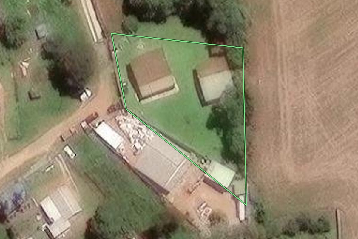 Imagem de satélite do imóvel rural em Mandirituba (PR), com o contorno declarado no CAR desenhado por cima.