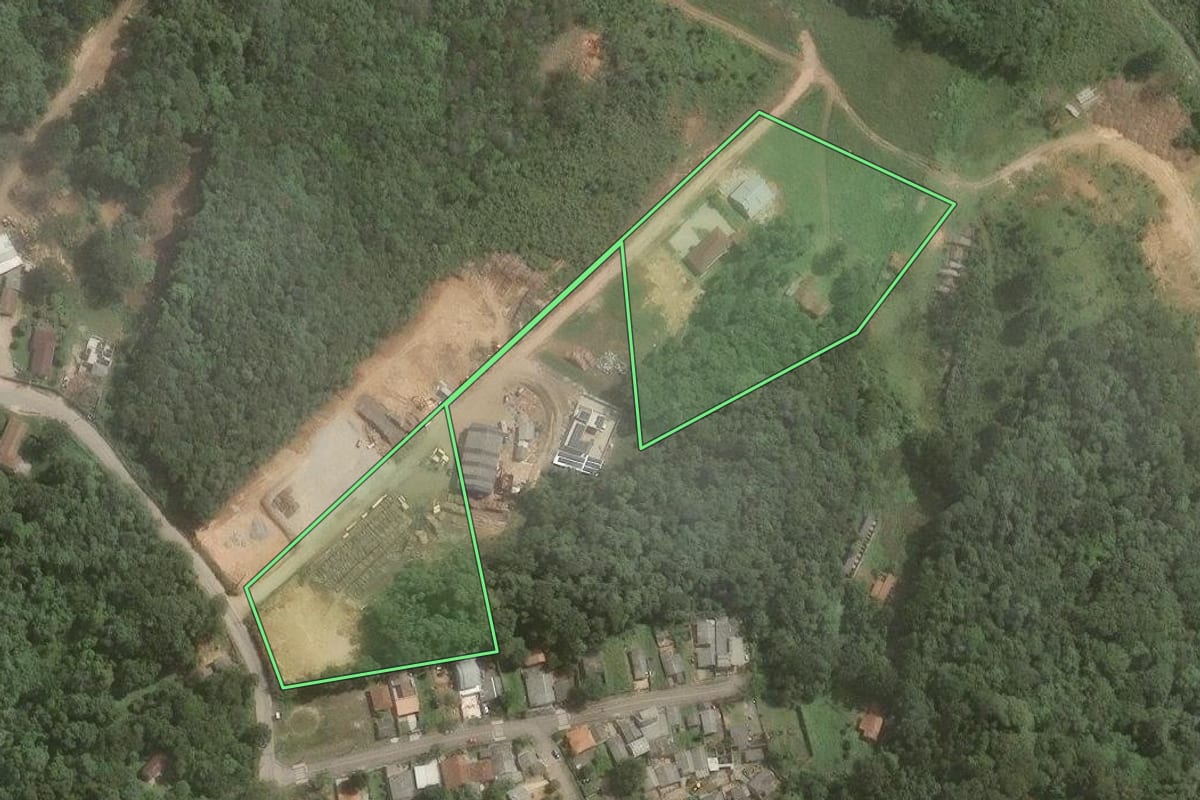 Imagem de satélite do imóvel rural em Mandirituba (PR), com o contorno declarado no CAR desenhado por cima.