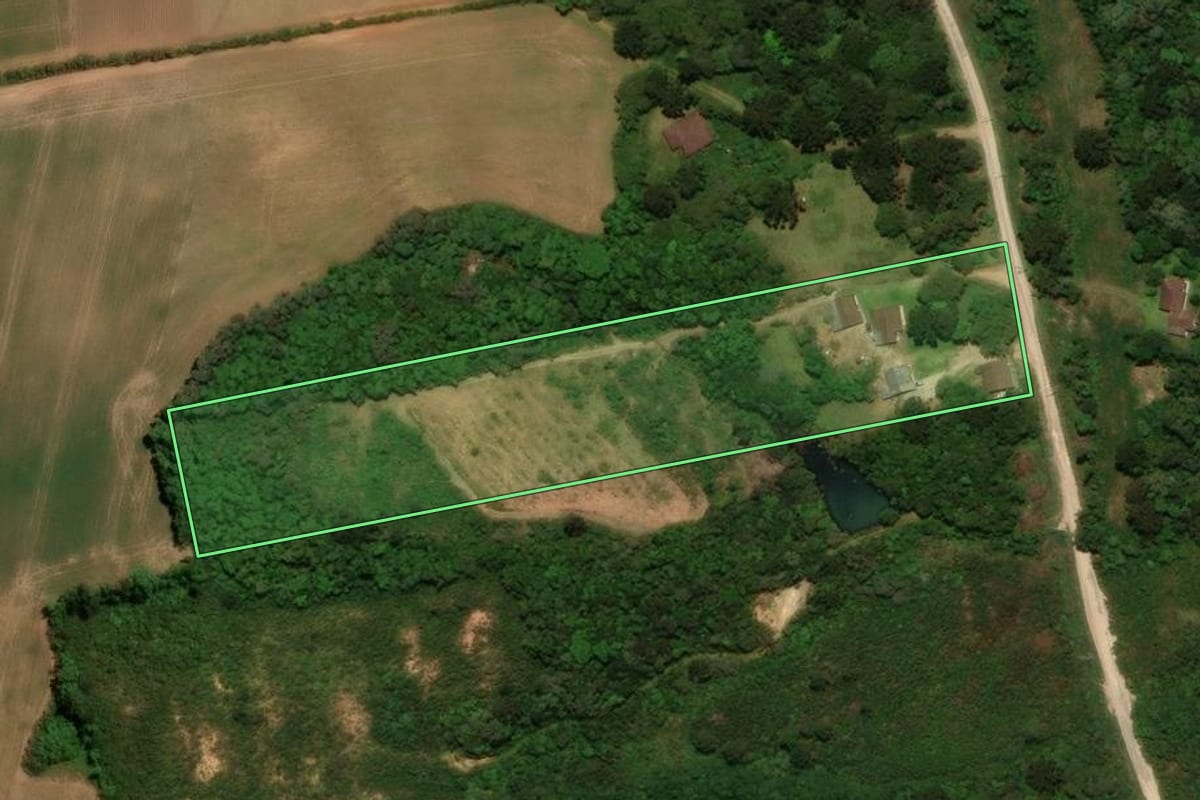 Imagem de satélite do imóvel rural em Mandirituba (PR), com o contorno declarado no CAR desenhado por cima.