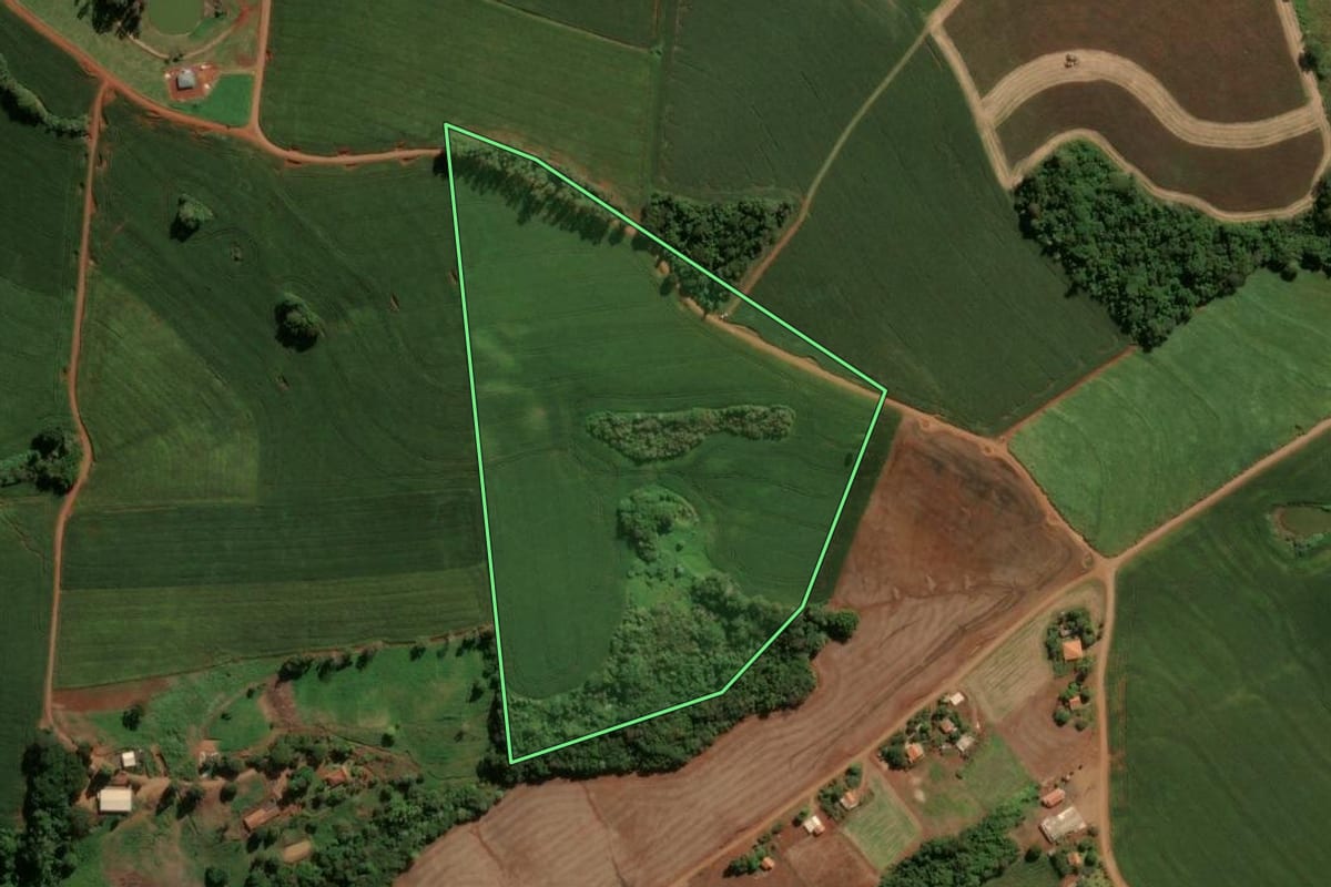 Imagem de satélite do imóvel rural em Manoel Ribas (PR), com o contorno declarado no CAR desenhado por cima.