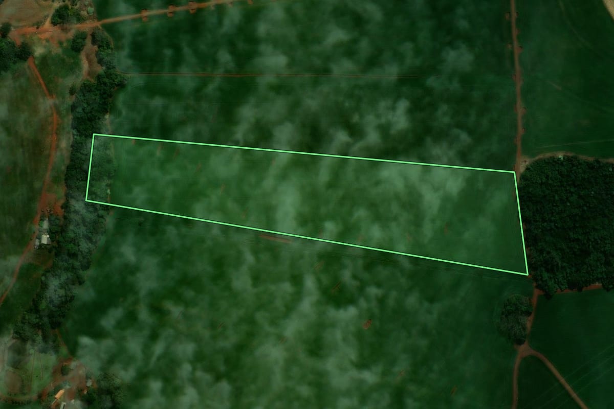 Imagem de satélite do imóvel rural em Manoel Ribas (PR), com o contorno declarado no CAR desenhado por cima.