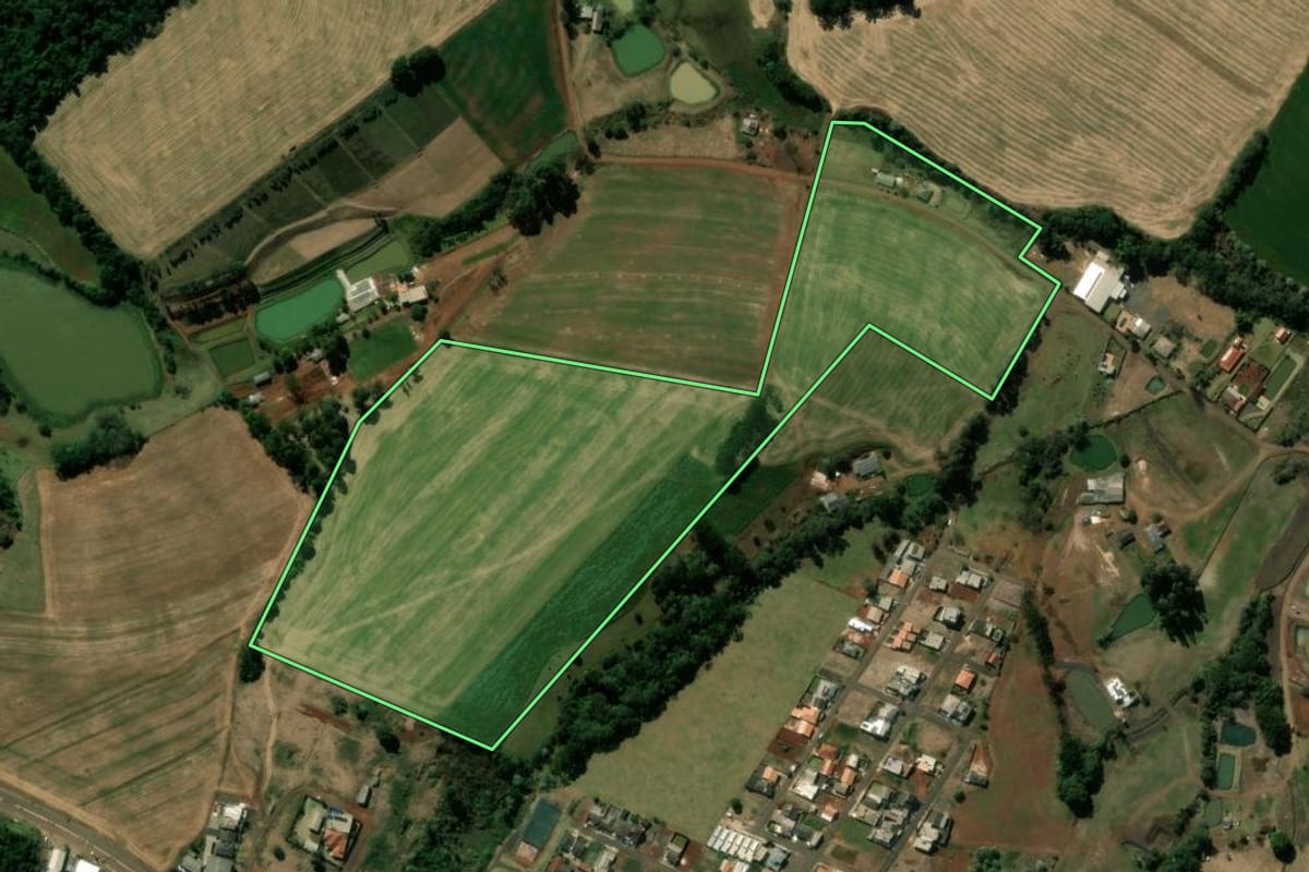 Imagem de satélite do imóvel rural em Manoel Ribas (PR), com o contorno declarado no CAR desenhado por cima.