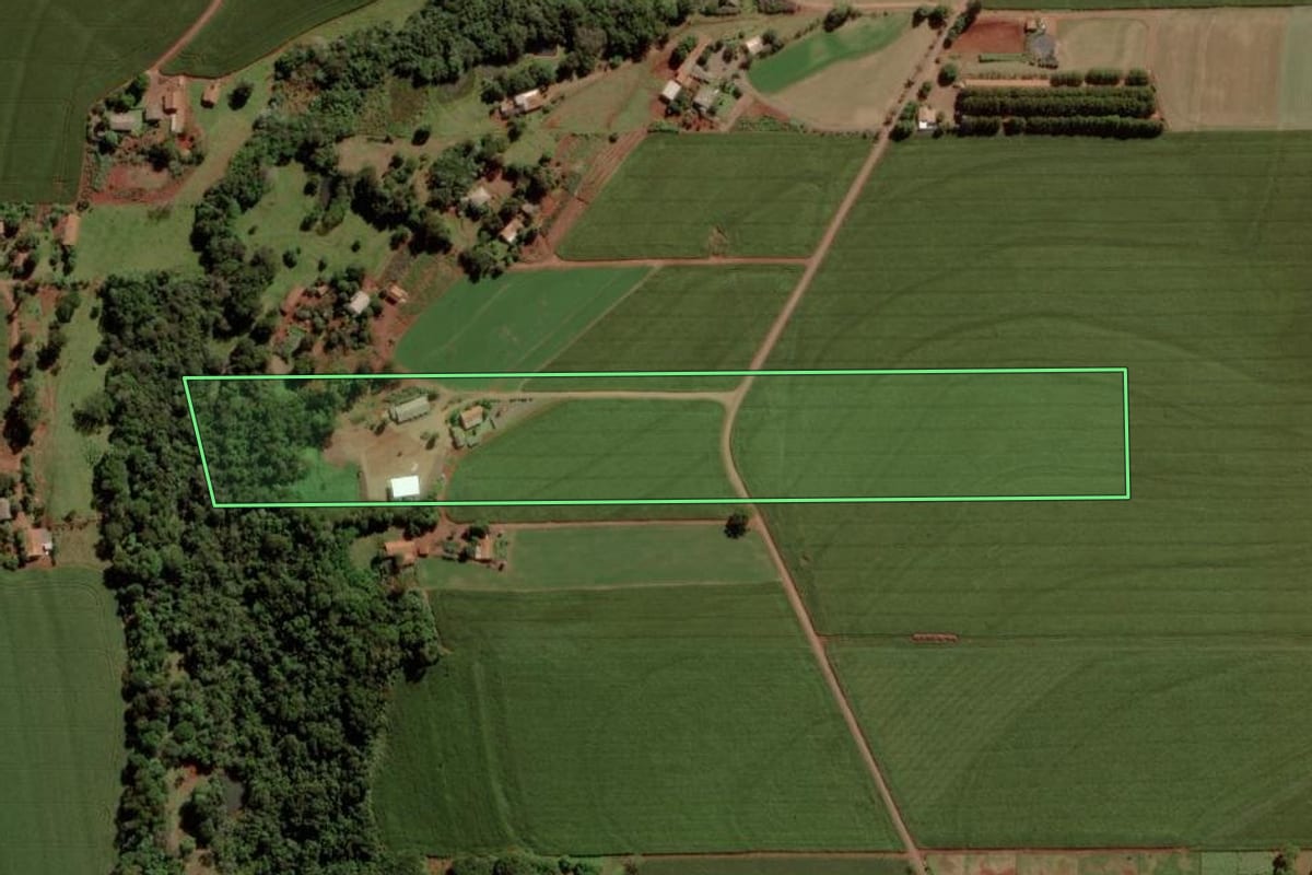 Imagem de satélite do imóvel rural em Marechal Cândido Rondon (PR), com o contorno declarado no CAR desenhado por cima.