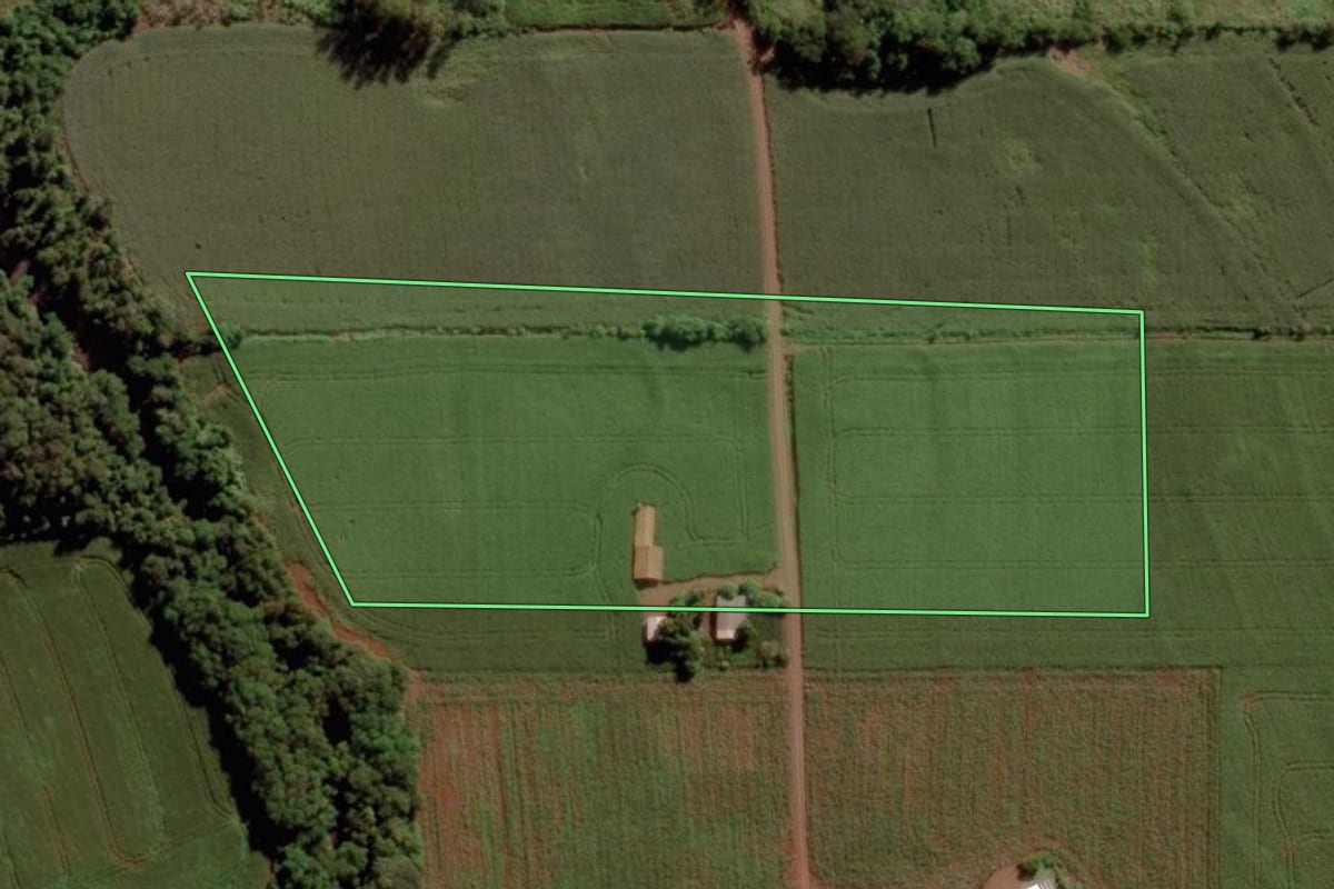 Imagem de satélite do imóvel rural em Marechal Cândido Rondon (PR), com o contorno declarado no CAR desenhado por cima.